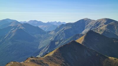 Widok z Kasprowego Wierchu przez Pośredni Goryczkowy Wierch aż po Starorobociański Wierch (i jeszcze dalej!)