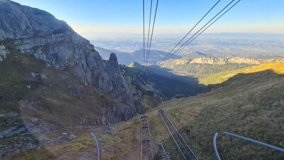 Widok z kolejki linowej w górnej stacji na Kasprowym Wierchu