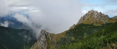 Kondracka Przełęcz [Widok z Kondrackiej Przełęczy na Siodło i Siodłową Turnię. Tatry 15-09-2024]