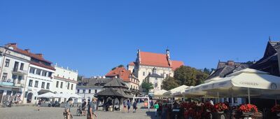 Kazimierz Dolny, Rynek ↔ Kazimierz Dolny, studnia