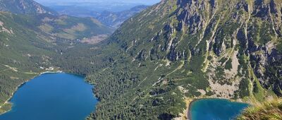 Czarny Staw Pod Rysami ↔ Mięguszowiecka Przełęcz Pod Chłopkiem [Morskie Oko po lewej, Czarny Staw pod Rysami po prawej]