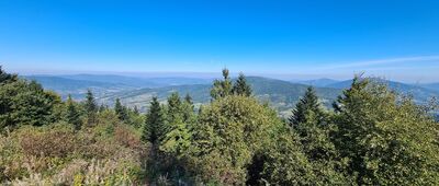 Schronisko PTTK na Luboniu Wielkim [Widok w Lubonia Wielkiego na Beskid Makowski]