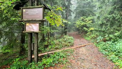 Tablica Gorczańskiego Parku Narodowego przy Stanogówce