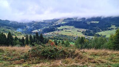 Widok ze ścieżki z Polany Łąki na Lubomierz