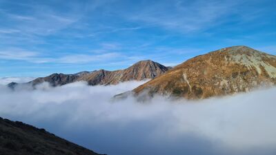 W drodze na Bystrą (niebieski szlak). Od prawej: Starorobociański Wierch, Jakubina, Wyżnia Magura i Ostredok