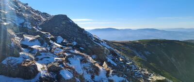 Skręt Ratowników ↔ Babia Góra, dojście szlaku żółtego [Widok z Perci Akademików na wysokości ok. 1670 m n.p.m.]