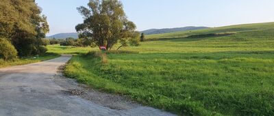 Zubeńsko [Zubeńsko z tablicą oznaczającą granicę Ciśniańsko-Wetlińskiego Parku Krajobrazowego]