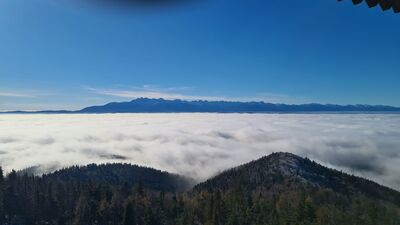 Panorama Tatr z wieży na Lubaniu