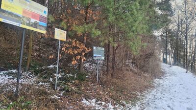 Tablice informacyjne wzdłuż szlaku