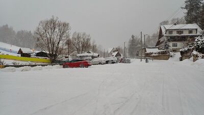 Parking przy stacji narciarskiej Zadział SKI (8:08 niedziela)