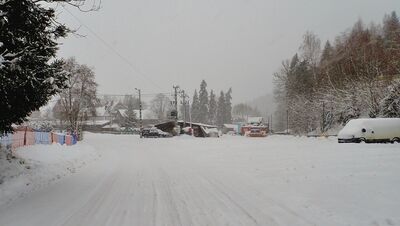 Parking przy stacji narciarskiej Zadział SKI (8:08 niedziela)