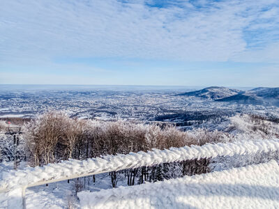 Widok na północ z wieży widokowej przy kolei linowej na Szyndzielni