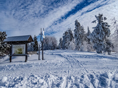 Rozejście szlaków pod schroniskiem PTTK Klimczok
