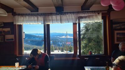 Widok z okien jadalni Schorniska PTTK na Rysiance