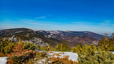 Od lewej: Zielony Kopiec, Malinowska Skała, Kopa Skrzyczeńska, Małe Skrzyczne i Skrzyczne z zielonego szlaku pod Magurką Wiślańską