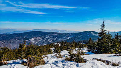 Widok na Babią, Pilsko i w oddali Tatry z Zielonego Kopca