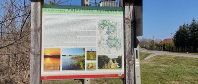 Kaniwola, skrzyżowanie [Początek/koniec żółtego szlaku w Kaniwoli]