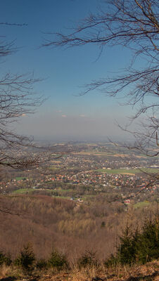 Widok na Jaworze z niebieskiego szlaku