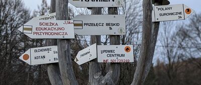 Lipowiec, początek szlaku zielonego ↔ Lipowiec