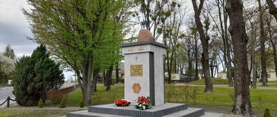 Pawłów [Pawłów. Ku czci 62 ofiar okupacji niemieckiej i bombardowania Pawłowa w 1944 r.]