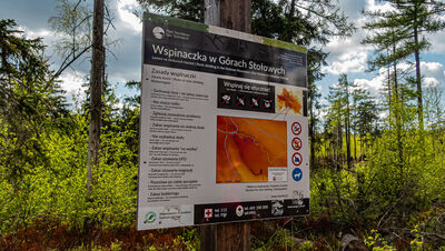 Tablica informacyjna dla wspinaczy