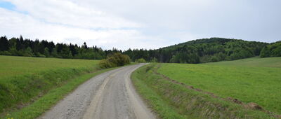 Pod Małym Beskidem ↔ Konieczna, rozejście szlaków