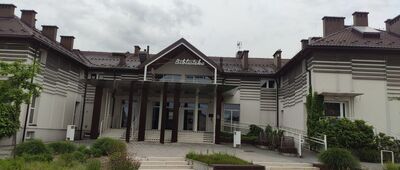 Niepołomice, Rynek ↔ Puszcza Niepołomicka, parking [Biblioteka]