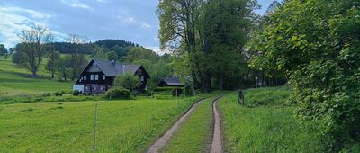 Bartošovice / Niemojów, przejście graniczne ↔ Vrchní Orlice, pomník