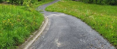 Rozdroże pod Bobrzakiem ↔ Czarnów, dawny wapiennik