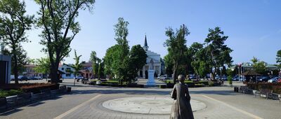 Kock, Plac Anny Jabłonowskiej ↔ Kock, cmentarz wojenny [Kock. Na pierwszym planie pomnik Anny Jabłonowskiej]