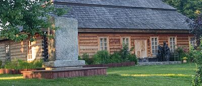 Ciekoty, Centrum Edukacyjne Szklany Dom