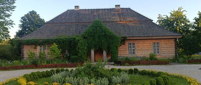 Ciekoty, Centrum Edukacyjne Szklany Dom