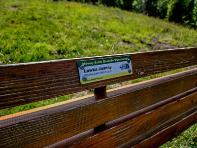 Ławeczka na Polanie Łąki