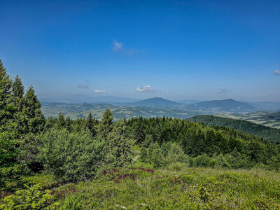 Widok z Polany Łąki (Babia Góra, Pilsko w tle oraz bliżej: Luboń Wielki i Szczebel)