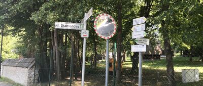 Wygiełzów [Rozejście szlaków pod skansenem]