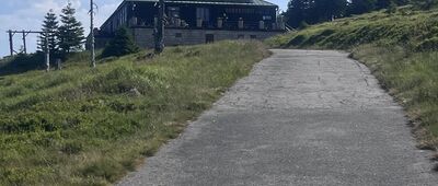 Schronisko PTTK Odrodzenie, skrzyżowanie