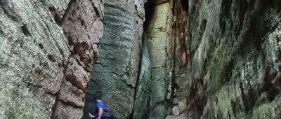 Krápník, rozc. ↔ Horolezecká chata, rozc. [Wąskie przejście]