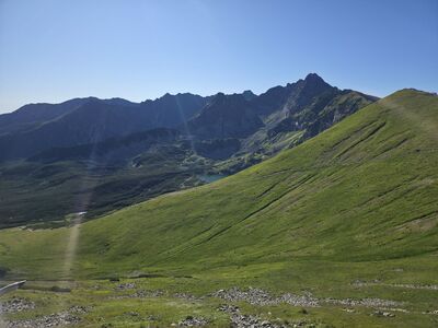 Widok na Kościelec i Świnicę spod Kasprowego Wierchu