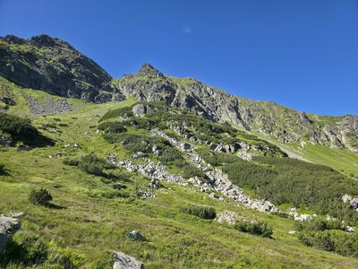 Pośrednia i Skrajna Turnia z Doliny Zielonej Gąsienicowej