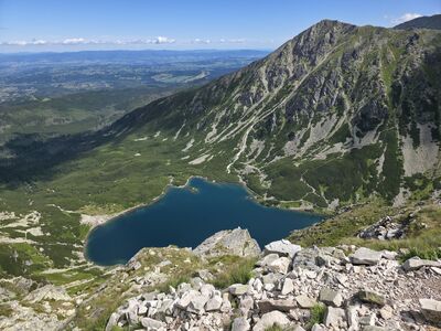 Czarny Staw Gąsienicowy z czarnego szlaku na Kościelec
