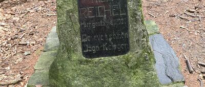 U kamene ↔ Odejście na punkt widokowy [Pamatnik Albin Reichel]