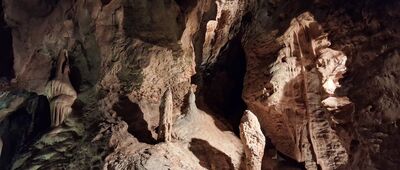 Pomezí, jeskyně