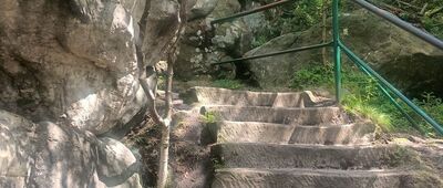 Szczeliniec Wielki, przełęcz