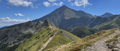 Ornak ↔ Siwa Przełęcz [Zadni Ornak i Siwe Skały z Bystrą w tle]