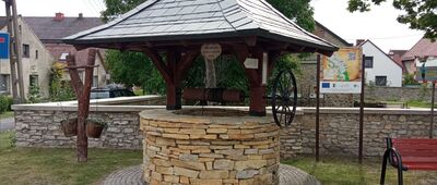 Żędowice ↔ Jemielnica [XIX-wieczna studnia w Jemielnicy]