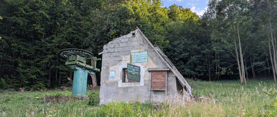Rezerwat Góra Miłek [Pozostałości po dolnej stacji wyciągu]