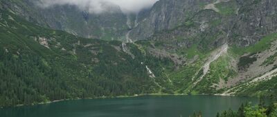 Dolina za Mnichem ↔ Odejście na Szpiglasową Przełęcz [Widok z ceprostrady na Morskie Oko. Tatry.]
