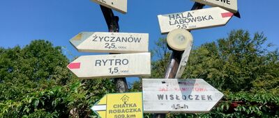 Schronisko Cyrla [Szlaki pod schroniskiem Cyrla]