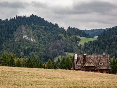 Widok z czerwonego szlaku nad Niedzicą