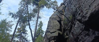 Szczeliniec Wielki, przełęcz